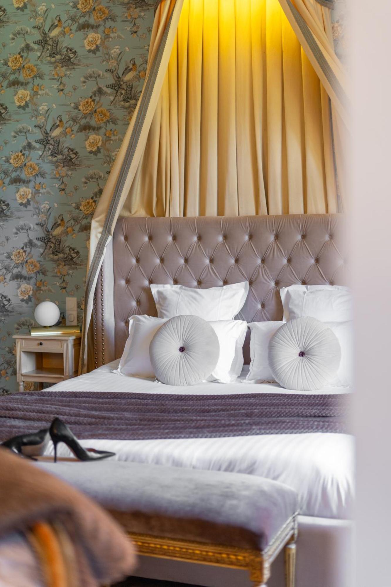 Castel Bois Marie, Maison D'Hotes Montauban Exterior foto A bed with cushions