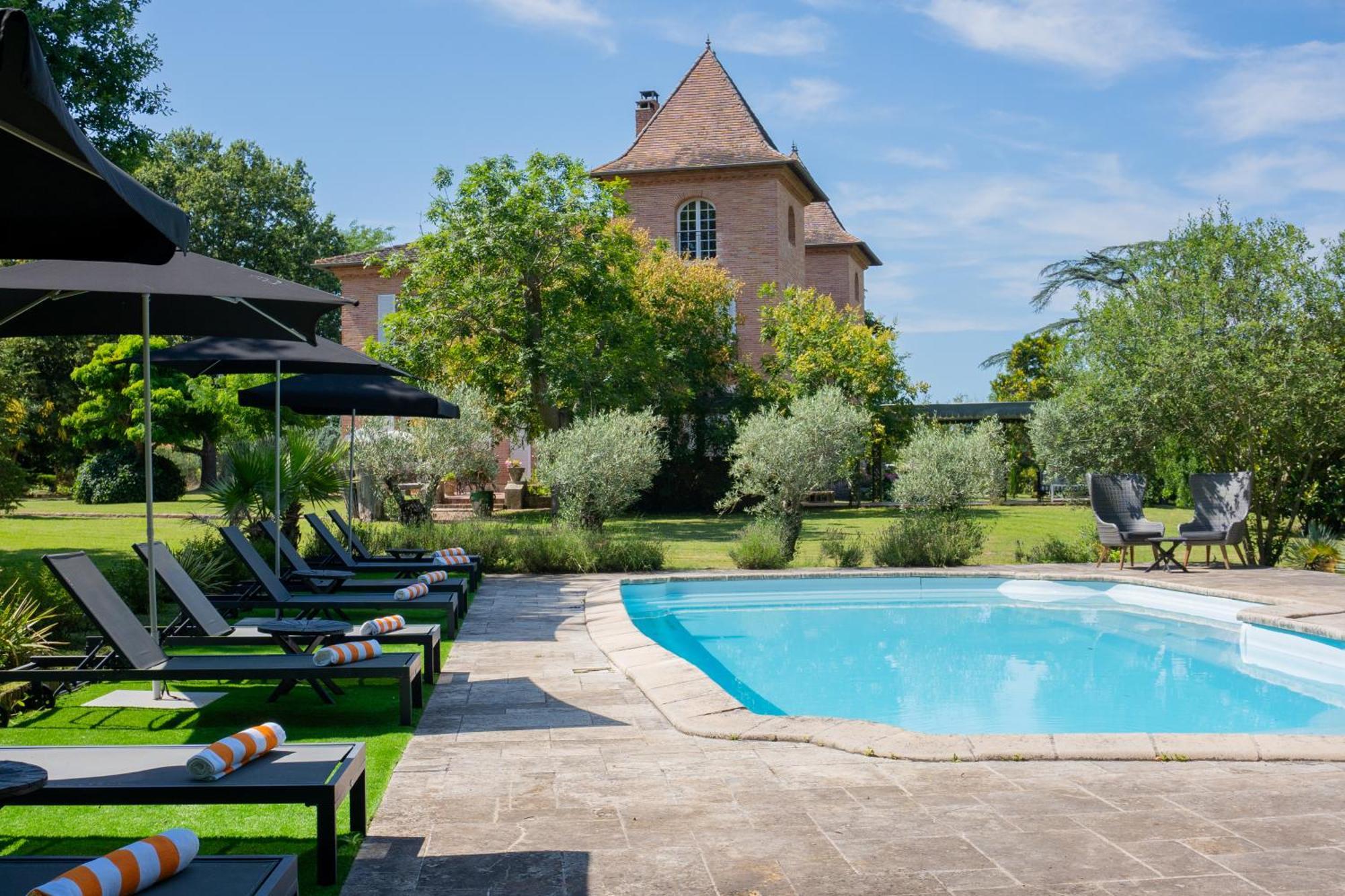 Castel Bois Marie, Maison D'Hotes Montauban Exterior foto The swimming pool at Château de Chaumont