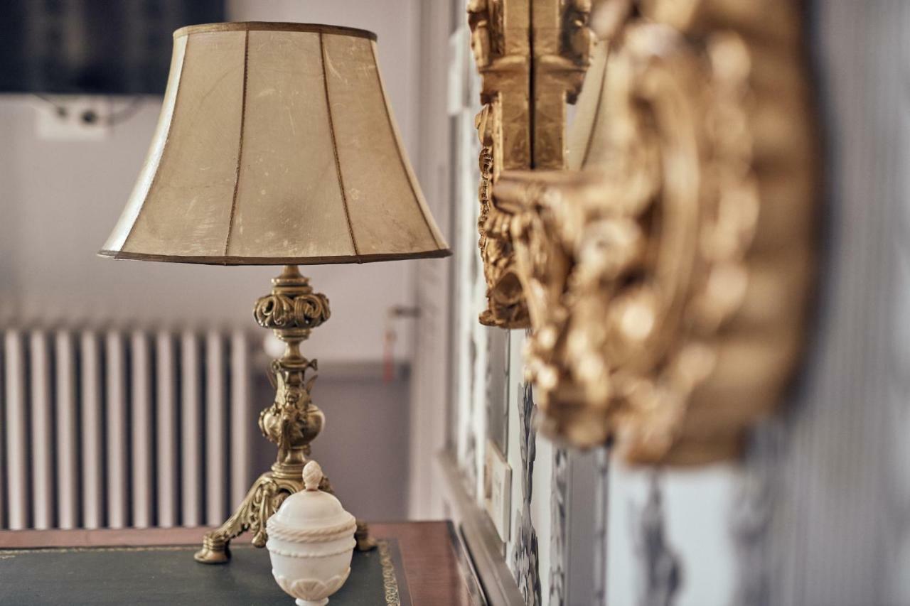 Castel Bois Marie, Maison D'Hotes Montauban Exterior foto A table lamp